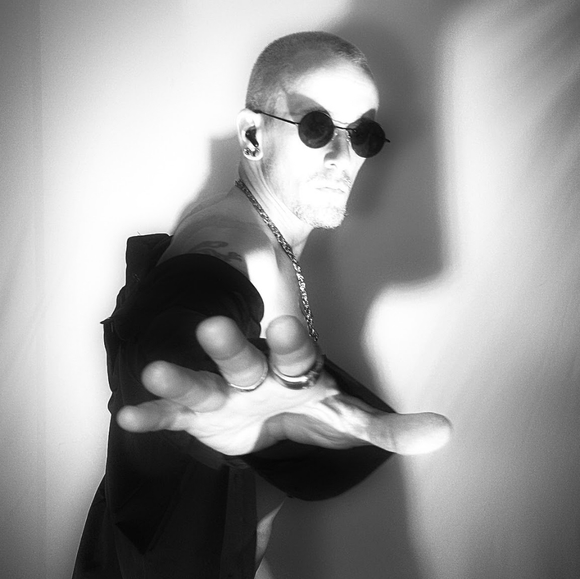 Meet your Posher, Aaron - Picture 7 of 10